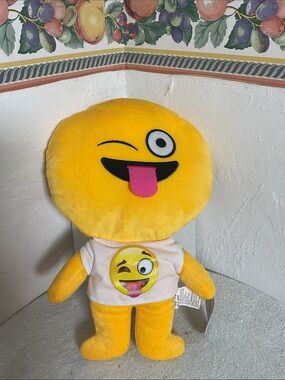 Top Trenz Emojicon Winking Tongue Out Emoji Plush Stuffed Toy W/Tag